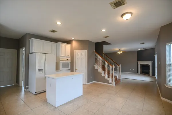 $2,600 | 3023 Hidden Mist Court, Pearland, TX 77584
