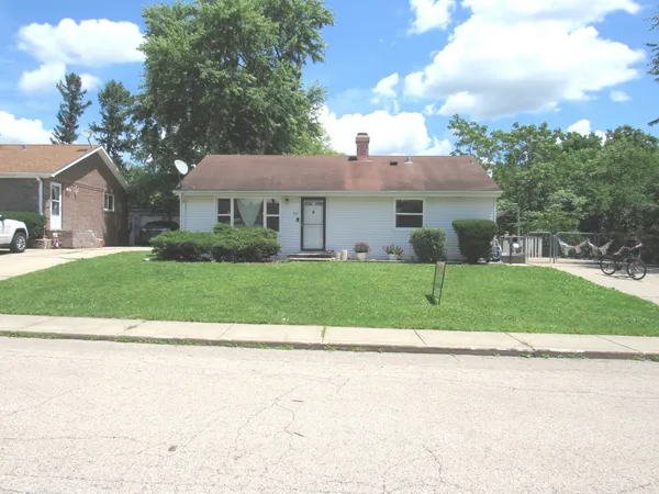 $325,000 | 421 Hoover Drive, Carpentersville, IL 60110