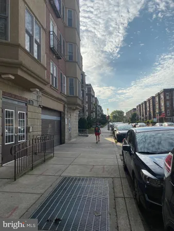 $1,900 | 4742 Pine Street, Unit 202, Philadelphia, PA 19143