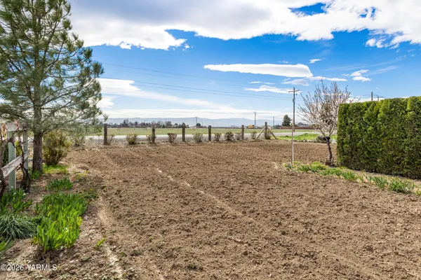 $289,995 | 6931 Progressive Road, Wapato, WA 98951