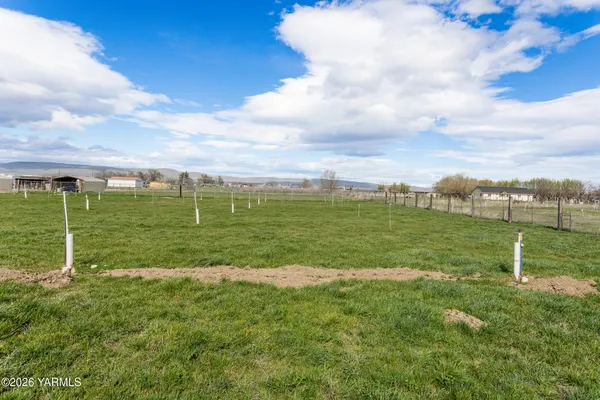 $289,995 | 6931 Progressive Road, Wapato, WA 98951