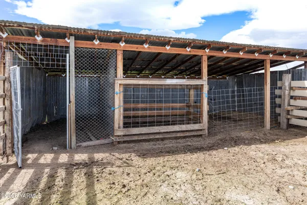 $289,995 | 6931 Progressive Road, Wapato, WA 98951