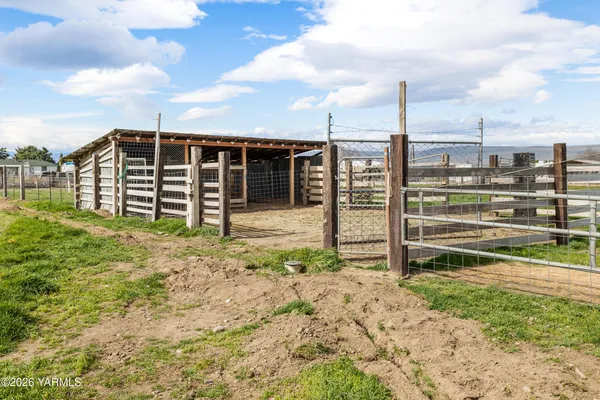 $289,995 | 6931 Progressive Road, Wapato, WA 98951