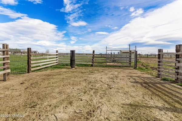 $289,995 | 6931 Progressive Road, Wapato, WA 98951