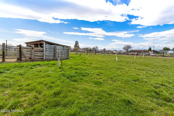 $289,995 | 6931 Progressive Road, Wapato, WA 98951