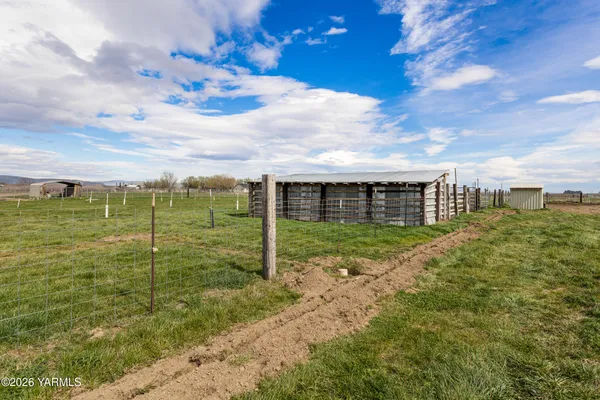 $289,995 | 6931 Progressive Road, Wapato, WA 98951