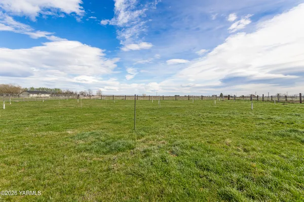 $289,995 | 6931 Progressive Road, Wapato, WA 98951