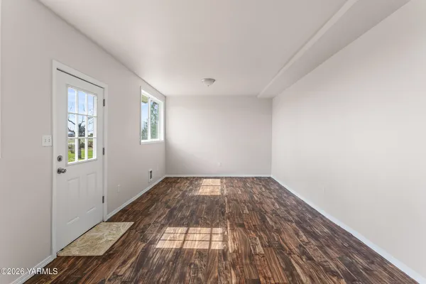 $289,995 | 6931 Progressive Road, Wapato, WA 98951