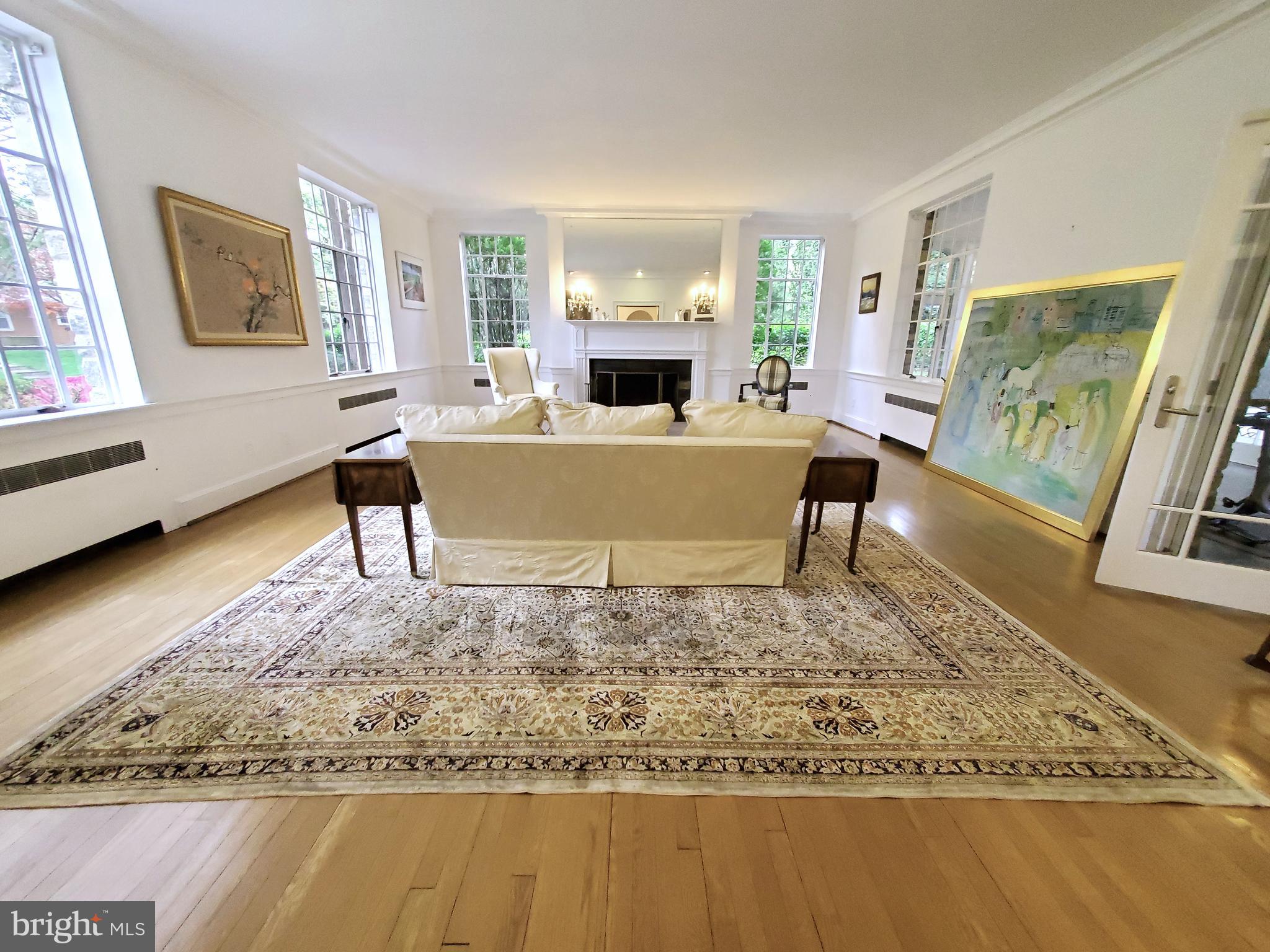 9101 Crosby Road Silver Spring, MD 20910 - Photo 4 of 89 Living Room