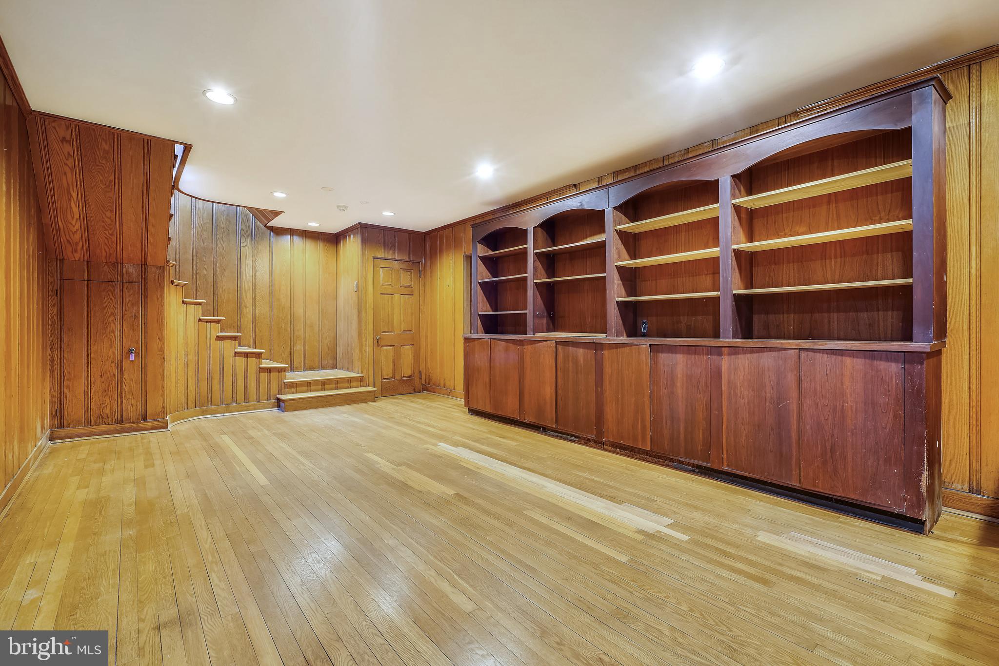 9101 Crosby Road Silver Spring, MD 20910 - Photo 63 of 89 Cocktail Room