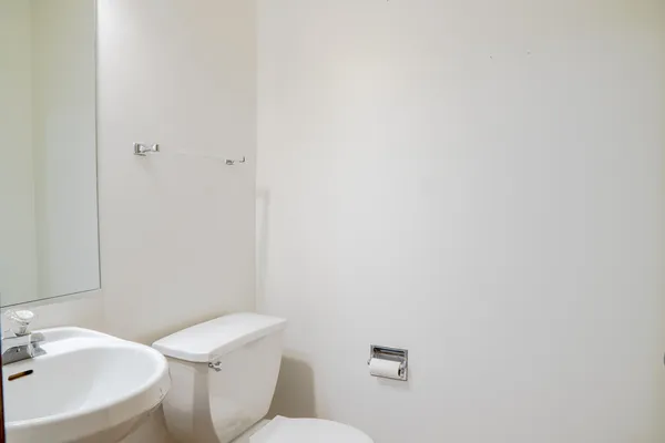 $2,400 | 1882 Grove Avenue, Schaumburg, IL 60193