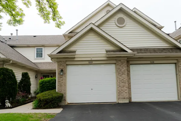 $2,400 | 1882 Grove Avenue, Schaumburg, IL 60193