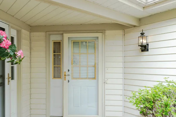 $2,400 | 1882 Grove Avenue, Schaumburg, IL 60193
