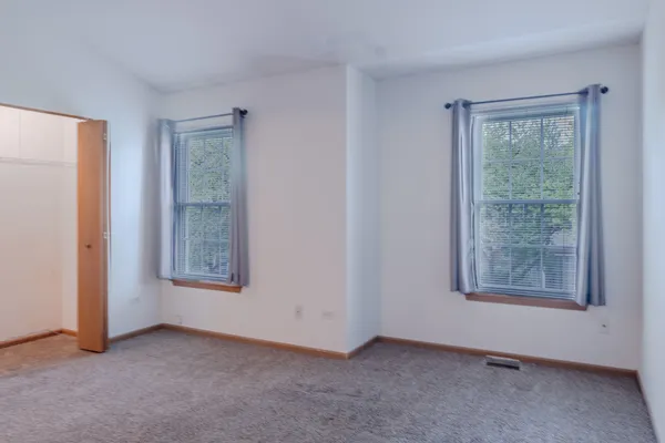 $2,400 | 1882 Grove Avenue, Schaumburg, IL 60193
