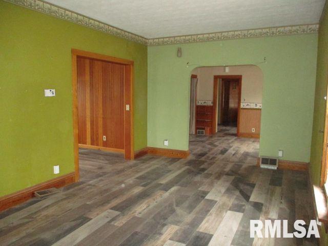 447 North 10th Avenue Canton, IL 61520 - Photo 3 of 20