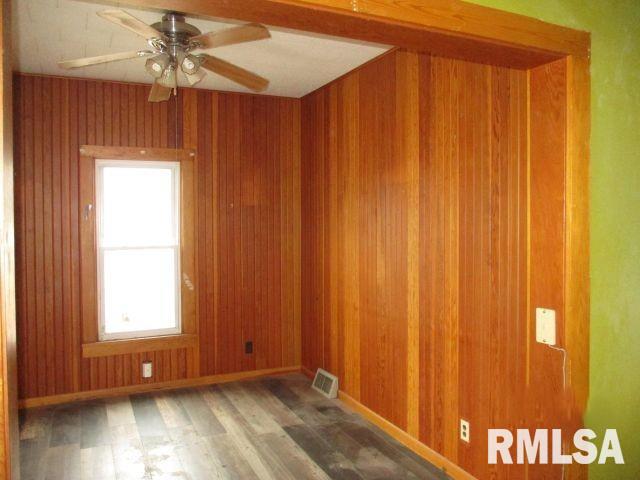 447 North 10th Avenue Canton, IL 61520 - Photo 6 of 20