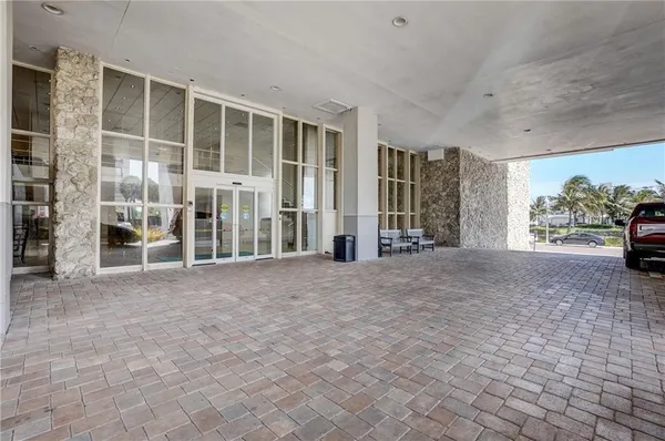 $3,000 | 3111 North Ocean Drive, Unit 1205, Hollywood, FL 33019