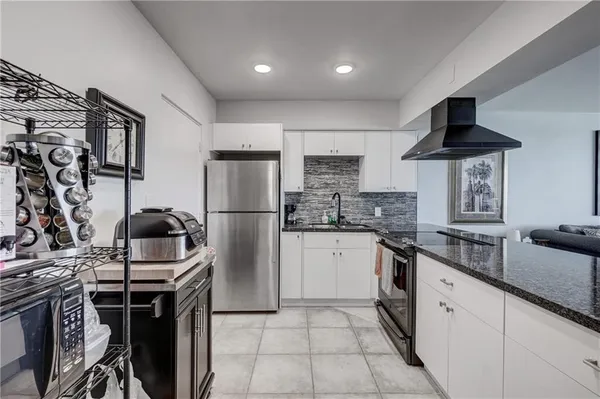 $3,000 | 3111 North Ocean Drive, Unit 1205, Hollywood, FL 33019