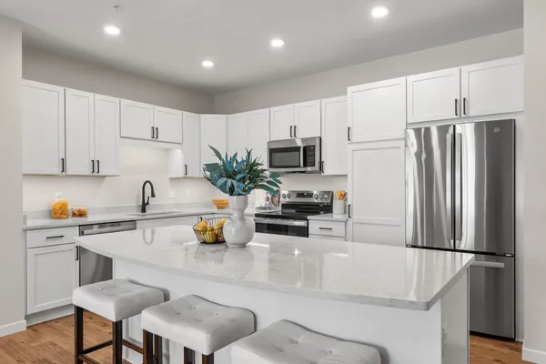 $447,111 | 2350 Harbor Place, Unit 214, Mound, MN 55364