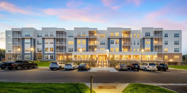 $447,111 | 2350 Harbor Place, Unit 214, Mound, MN 55364