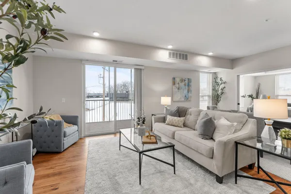 $447,111 | 2350 Harbor Place, Unit 214, Mound, MN 55364