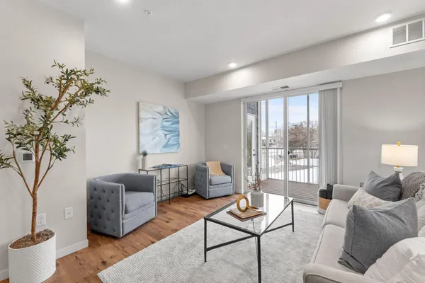 $447,111 | 2350 Harbor Place, Unit 214, Mound, MN 55364