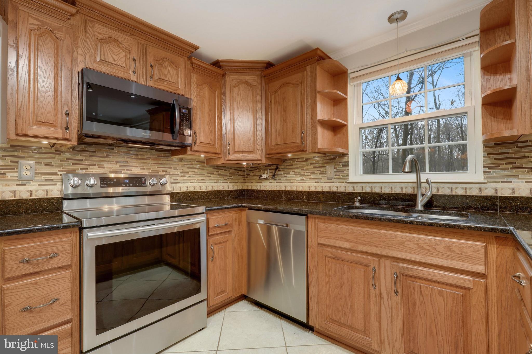 8491 Magic Tree Court Springfield, VA 22153 - Photo 8 of 53 Gallery Image 8