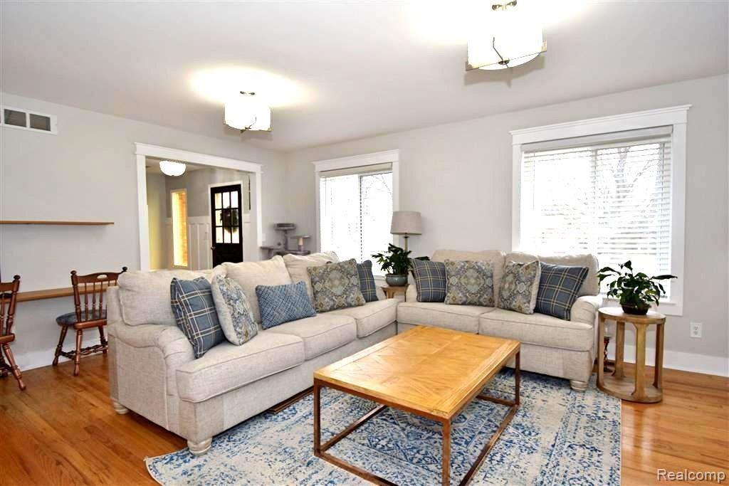 36651 Saxony Road Farmington, MI 48335 - Photo 5 of 37 living room .JPG