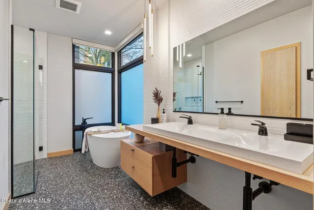 $2,275,000 | 804 East Lakeside Avenue, Coeur D'Alene, ID 83814