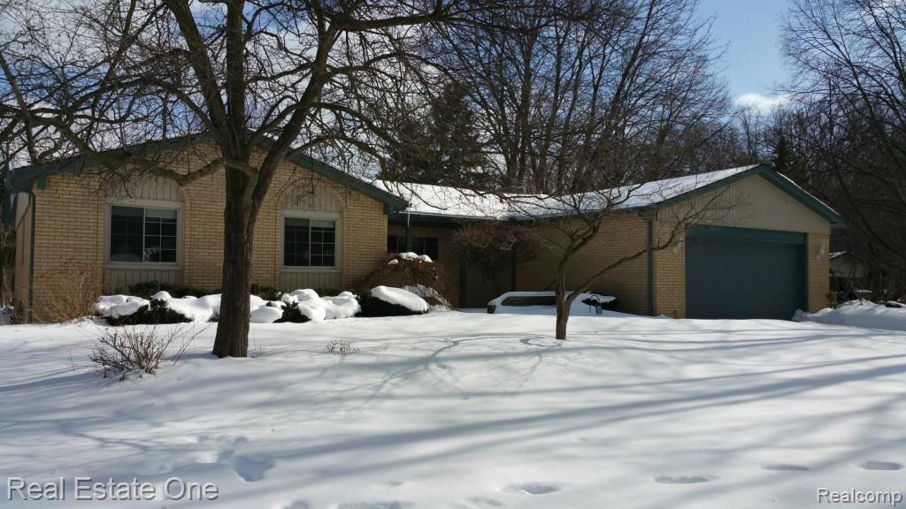 18502 Gill Road Livonia, MI 48152 - Photo 2 of 31 20150212_123447.jpg