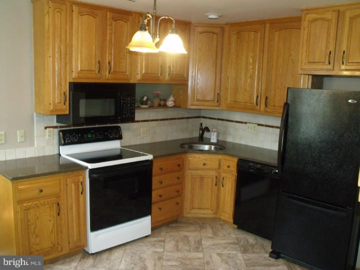 507 Harding Avenue Shillington, PA 19607 - Photo 4 of 25