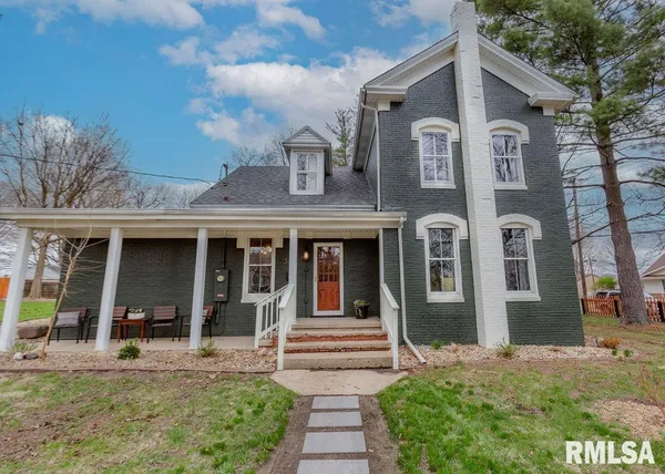 $367,900 | 302 South Darst Street, Eureka, IL 61530