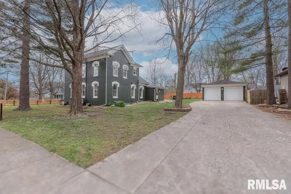 $367,900 | 302 South Darst Street, Eureka, IL 61530