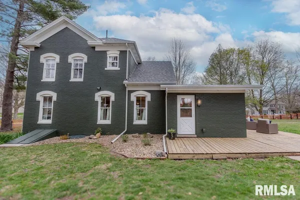 $367,900 | 302 South Darst Street, Eureka, IL 61530