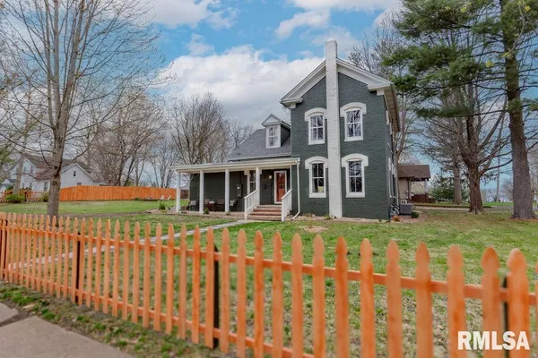 $367,900 | 302 South Darst Street, Eureka, IL 61530