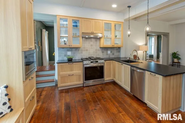 $359,900 | 302 South Darst Street, Eureka, IL 61530