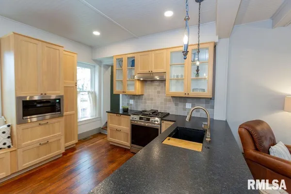 $367,900 | 302 South Darst Street, Eureka, IL 61530