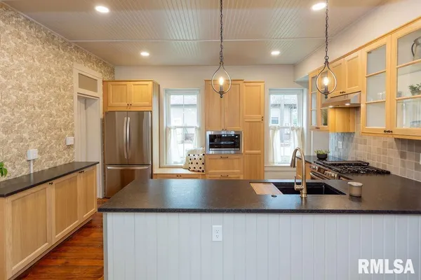 $367,900 | 302 South Darst Street, Eureka, IL 61530