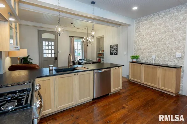 $359,900 | 302 South Darst Street, Eureka, IL 61530