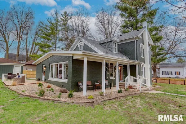 $367,900 | 302 South Darst Street, Eureka, IL 61530