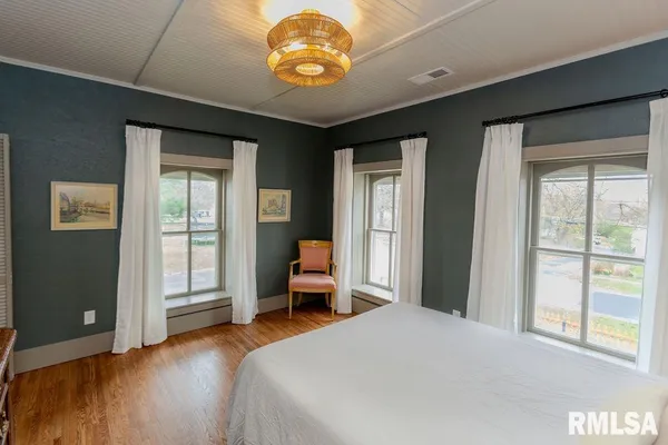 $359,900 | 302 South Darst Street, Eureka, IL 61530