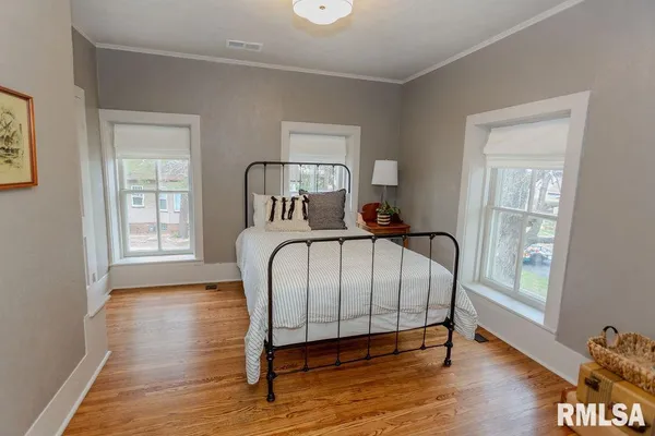 $367,900 | 302 South Darst Street, Eureka, IL 61530