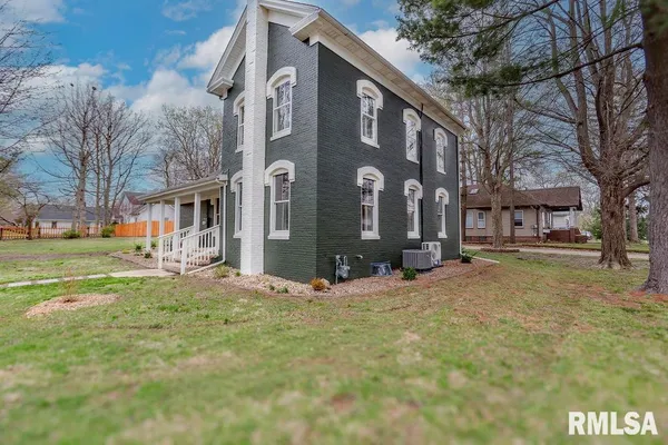 $367,900 | 302 South Darst Street, Eureka, IL 61530