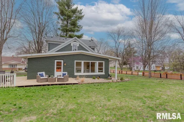 $367,900 | 302 South Darst Street, Eureka, IL 61530
