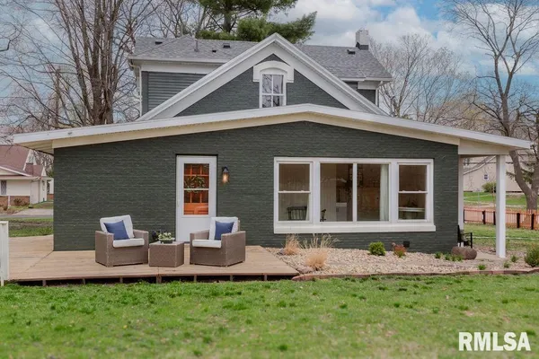 $367,900 | 302 South Darst Street, Eureka, IL 61530