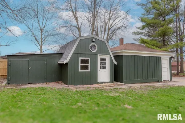 $367,900 | 302 South Darst Street, Eureka, IL 61530
