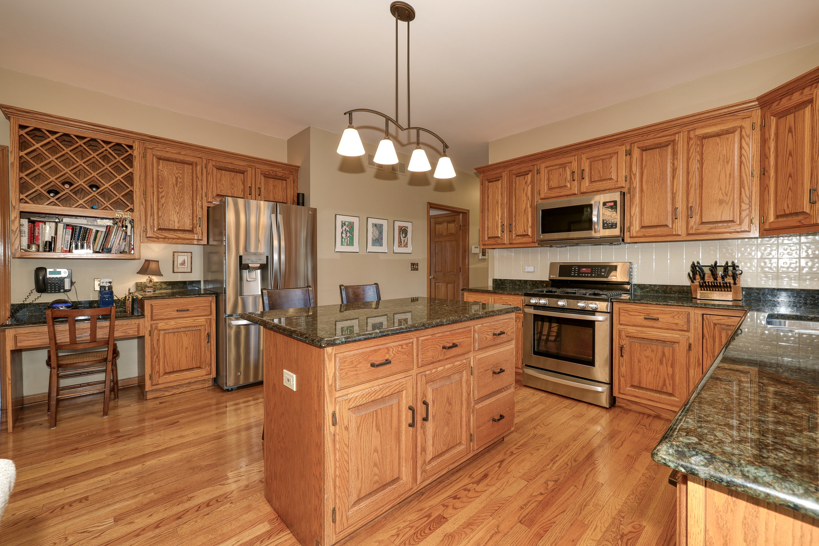 990 Danforth Drive Batavia, IL 60510 - Photo 2 of 46 Gallery Image 2