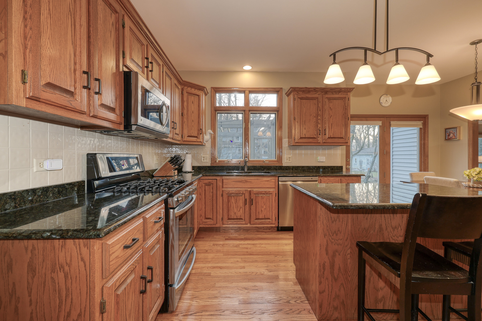 990 Danforth Drive Batavia, IL 60510 - Photo 4 of 46 Gallery Image 4