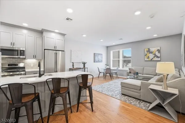 $599,000 | 660 Bloomfield Avenue, Unit 405, Bloomfield, NJ 07003
