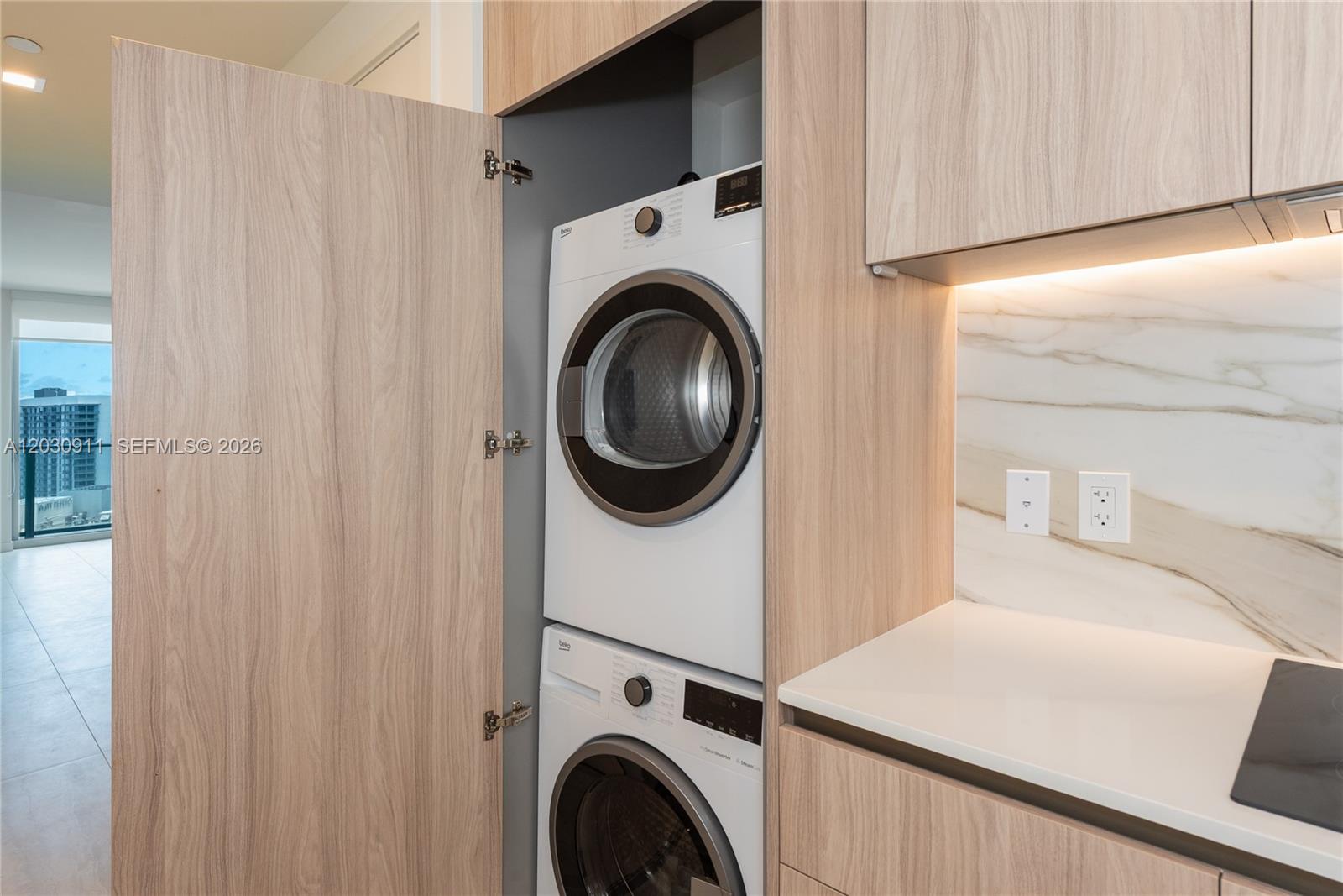 77 Southeast 5th Street, Unit 1804 Miami, FL 33131 - Photo 6 of 27